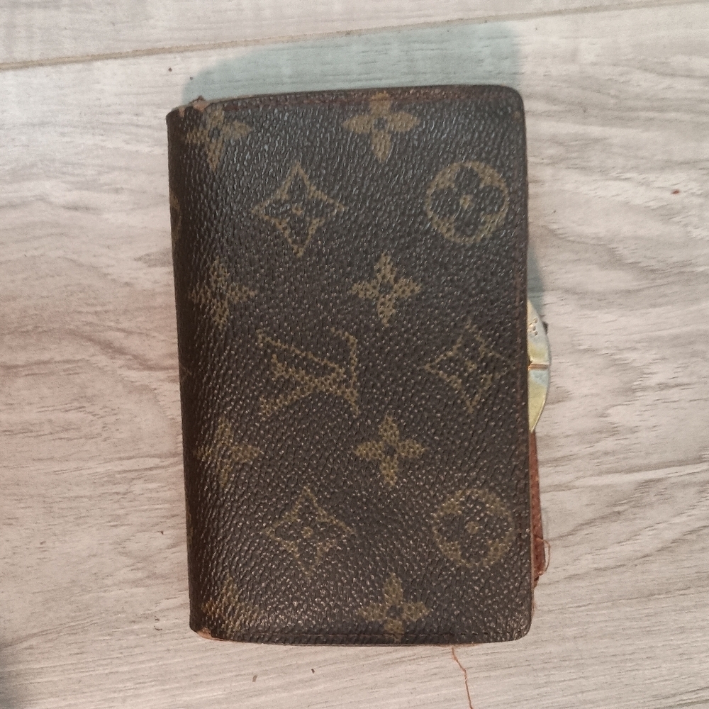 Authentic LOUIS VUITTON Vienois Wallet Kiss Lock Brown - Picture 2 of 16